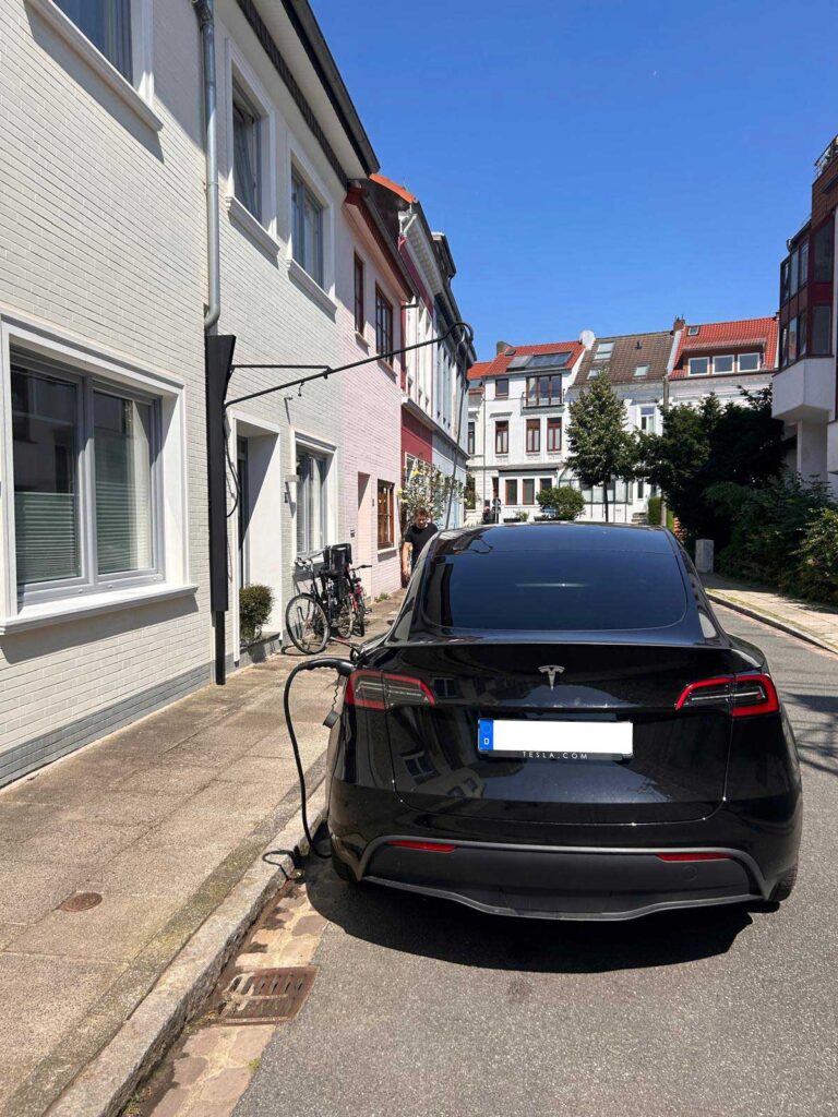 Gehweg-Ladestation,Kabelmanagement Gehweg, Gehweg-freundliche Ladestation, Ladekabel vom Gehweg fernhalten, Öffentliche EV-Ladung, Straßenrand-Laden, Ladestation für öffentliche Bereiche, EV-Ladung in städtischen Gebieten, Gehweg-sichere EV-Ladestation,
